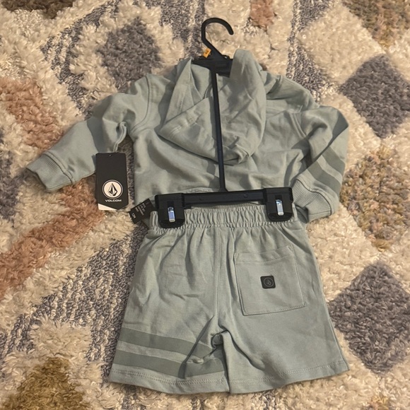 Volcom Set - Picture 6 of 6